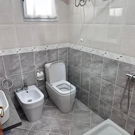 Auri's House Apartament Wlora